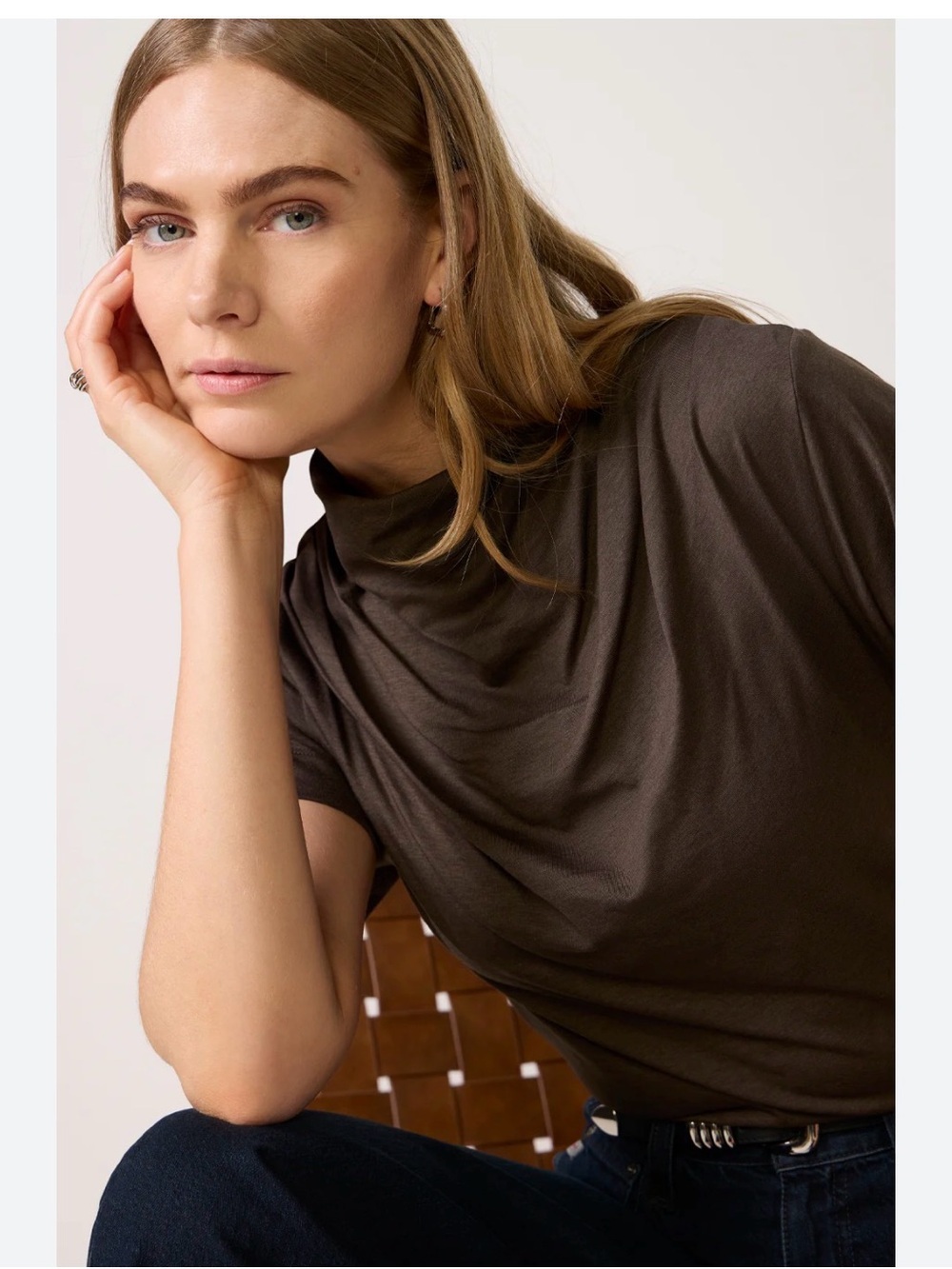 Evereve Brown Cap Sleeve Cowl Mock Neck Tshirt